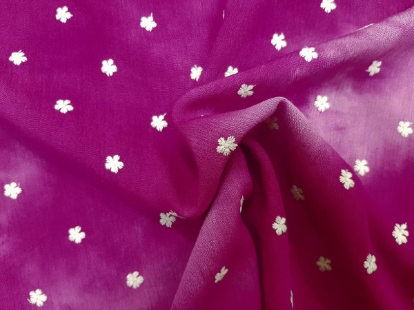 Viskose Crepe Stoff Batik pink mit Stickblumen